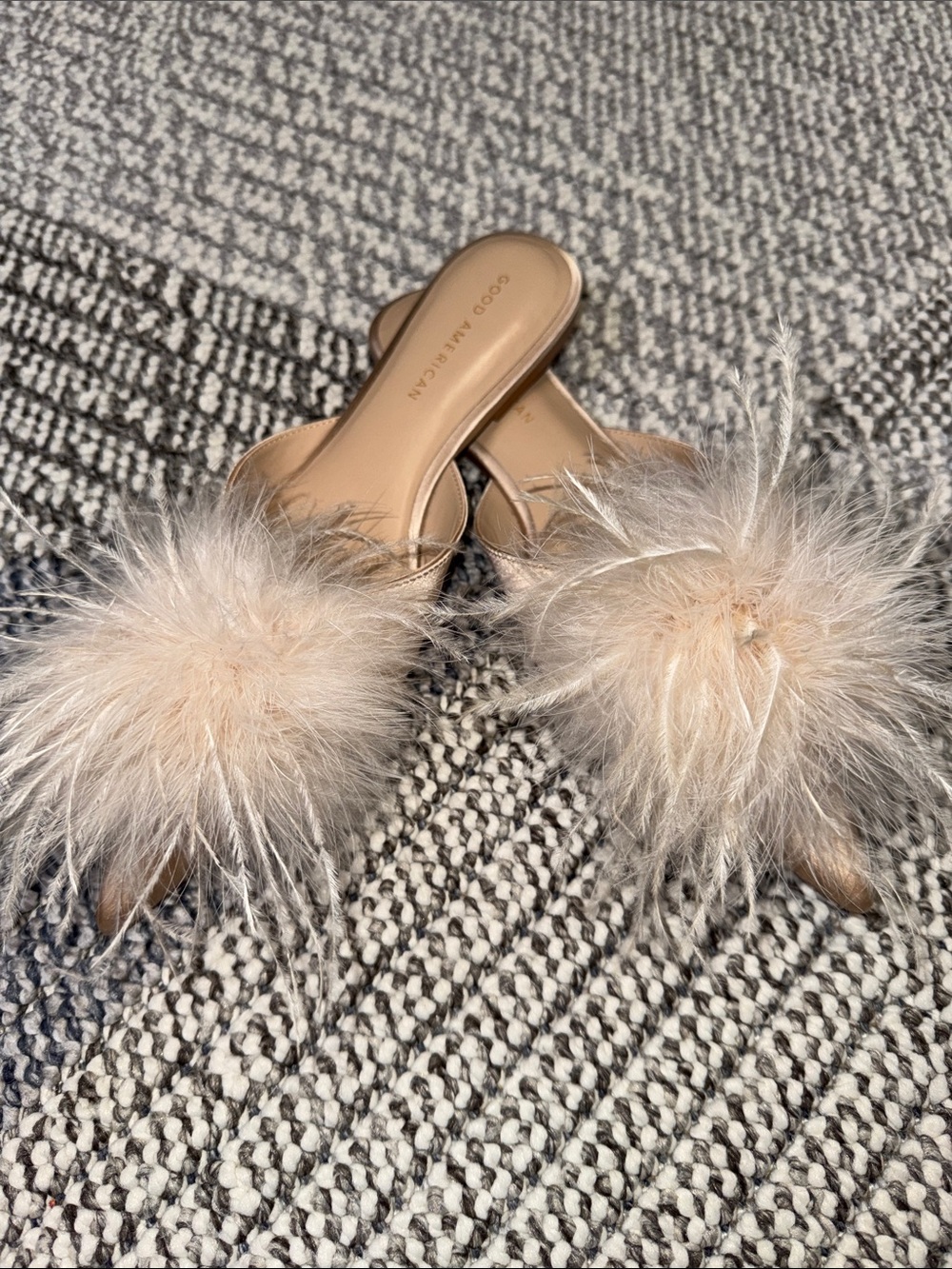 🥂NWOB - Good American - Feather Pointed Toe Flats in Satin Blush - 8.5